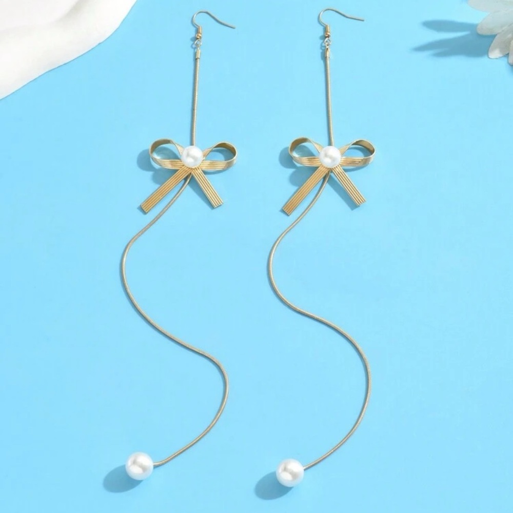 Elegant Gold Bow Pearl Drop Earrings